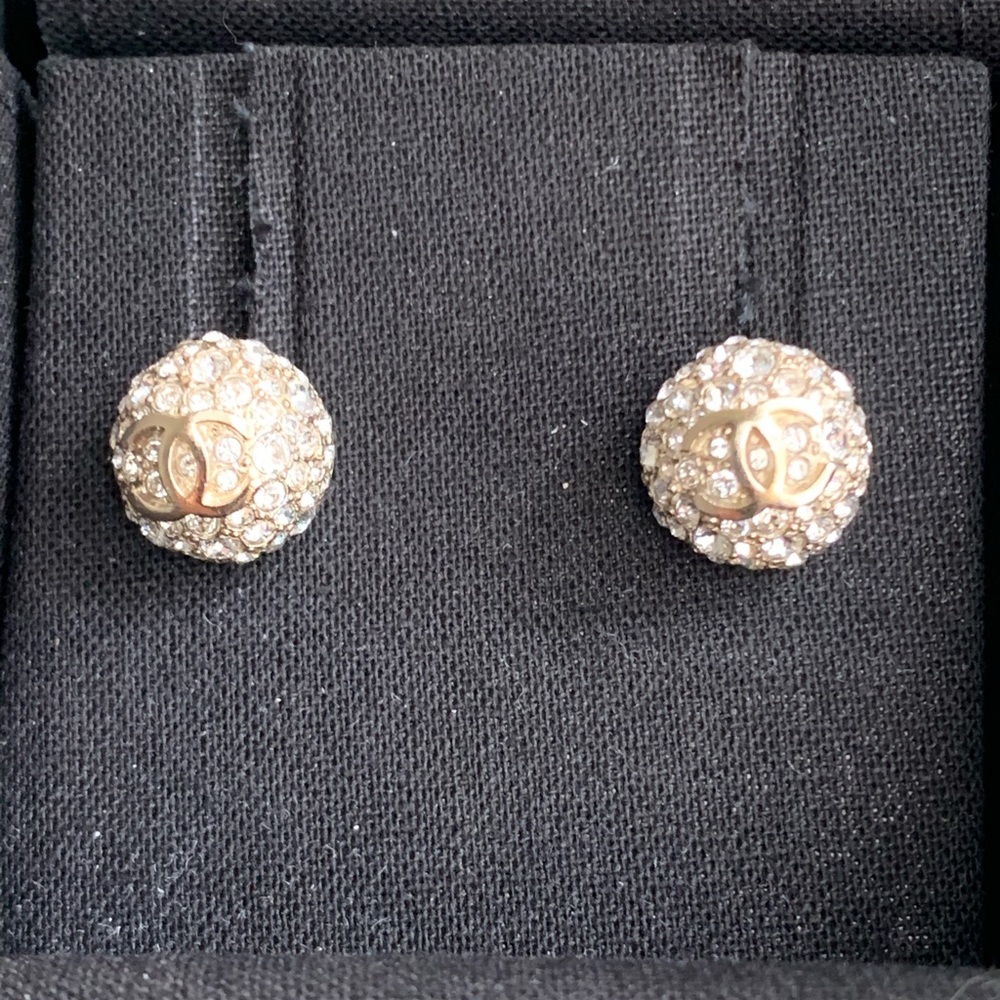 💯 AUTHENTIC Chanel earrings ball/round studs NEW